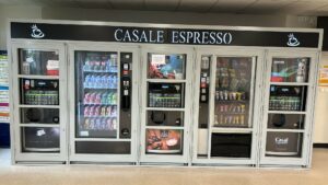 Distributeur de café, boisson et confiserie à Lille. Distributeur avec habillage